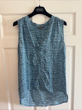 VINCE 100 percent SILK Sleeveless Blue Knit Shell Top
